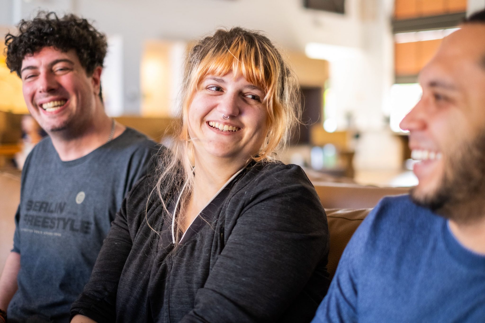 Equipo de Propiedades CR en la oficina