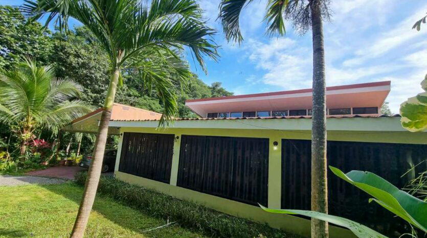Spacious 3-Bdr Home with Tranquil Surroundings in Cobano