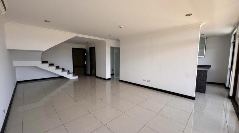 🏢 Apartamento en Remate Bancario en Río Oro, Santa Ana, con Vista Panorámica y Amenidades Tipo Resort.