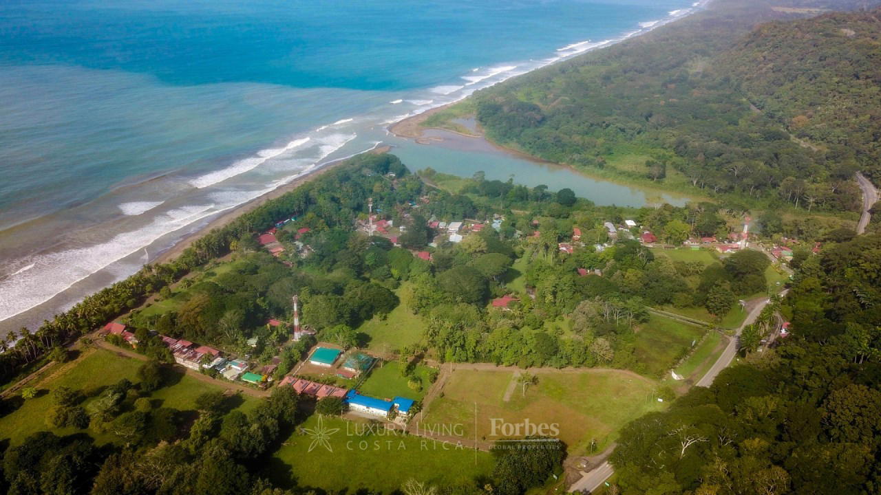 Land at Bahía Ballena