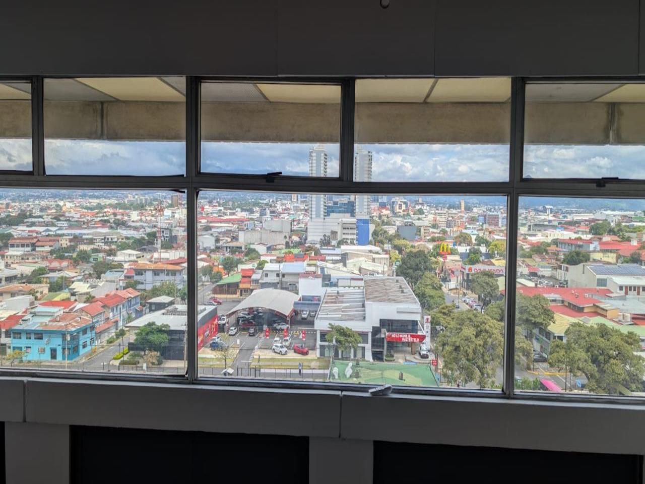 ALQUILER DE OFICINA EN CIUDAD COLON