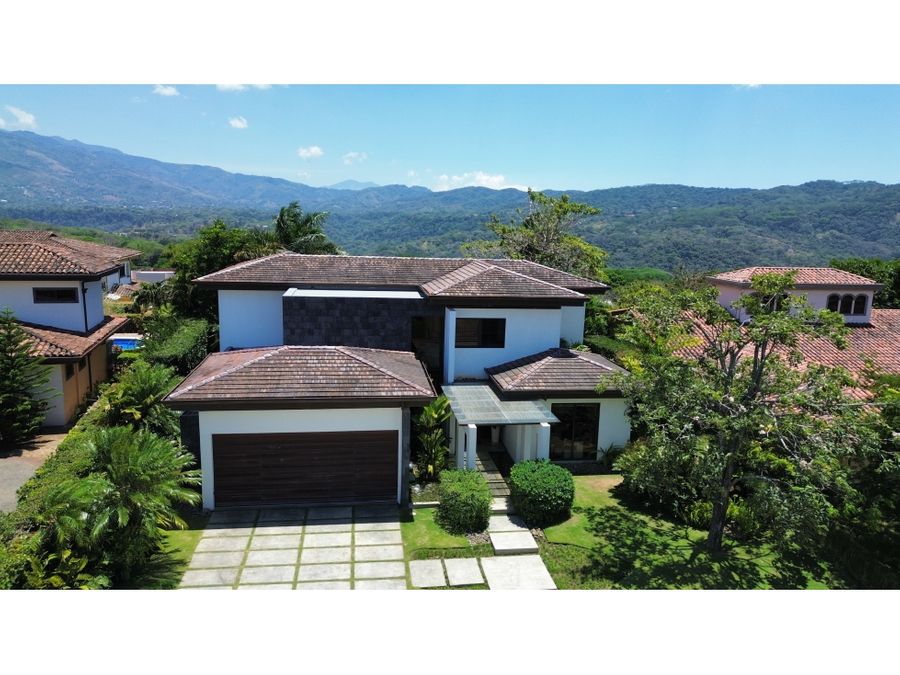 VENTA DE LUJOSA CASA EN LOS REYES, CONDOMINIO LAS VUELTAS