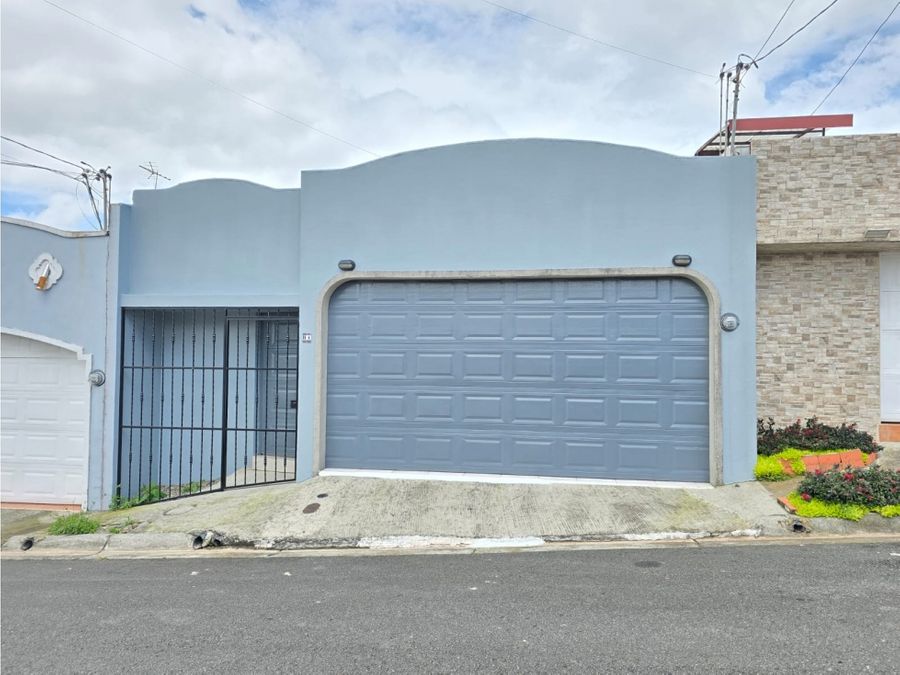 🏡 ¡Se Vende Hermosa Casa de Dos Plantas en Residencial en Moravia!