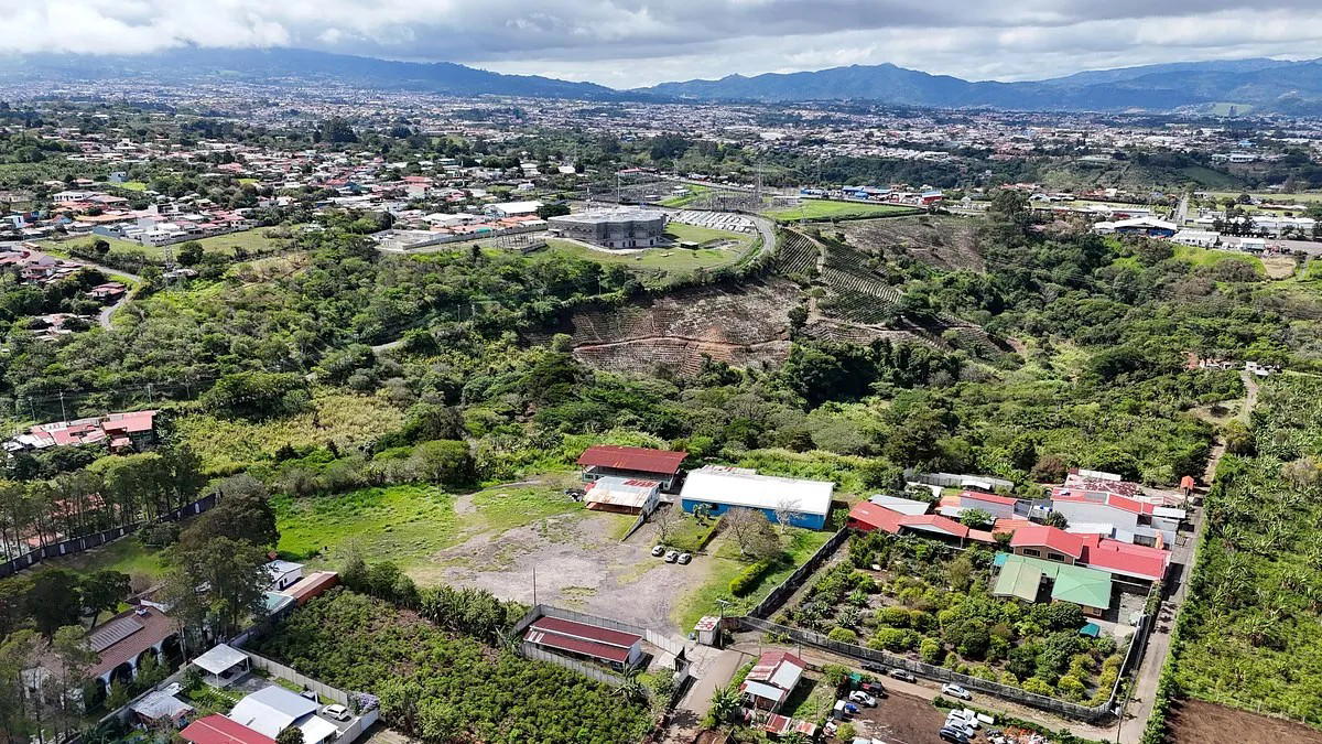 Land at Santo Domingo