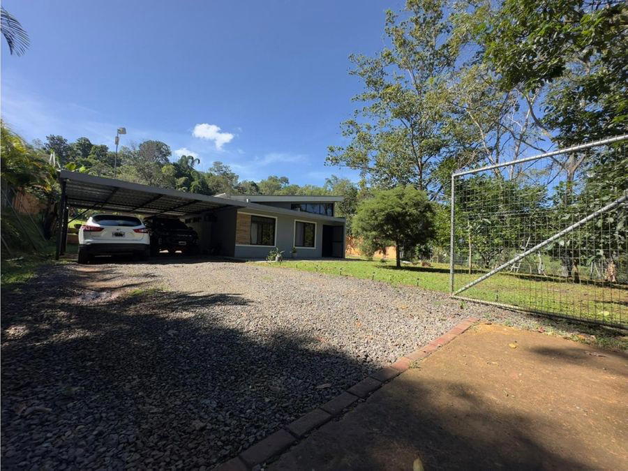 Casa Moderna con Amplio Lote en Puriscal