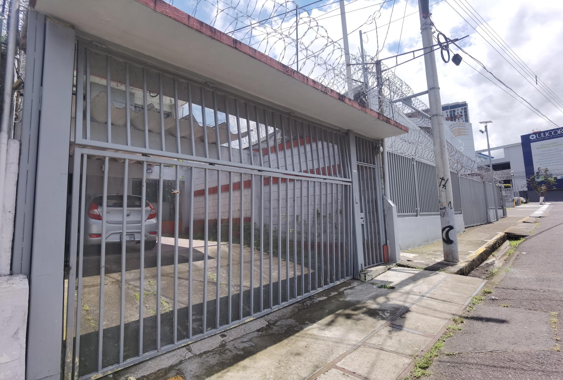 Comercial en El Carmen