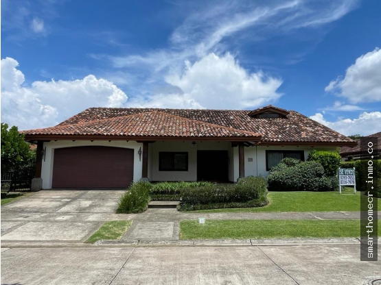 House at Bosques de Lindora