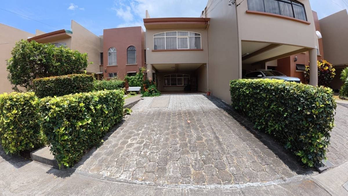 House at Anselmo Llorente