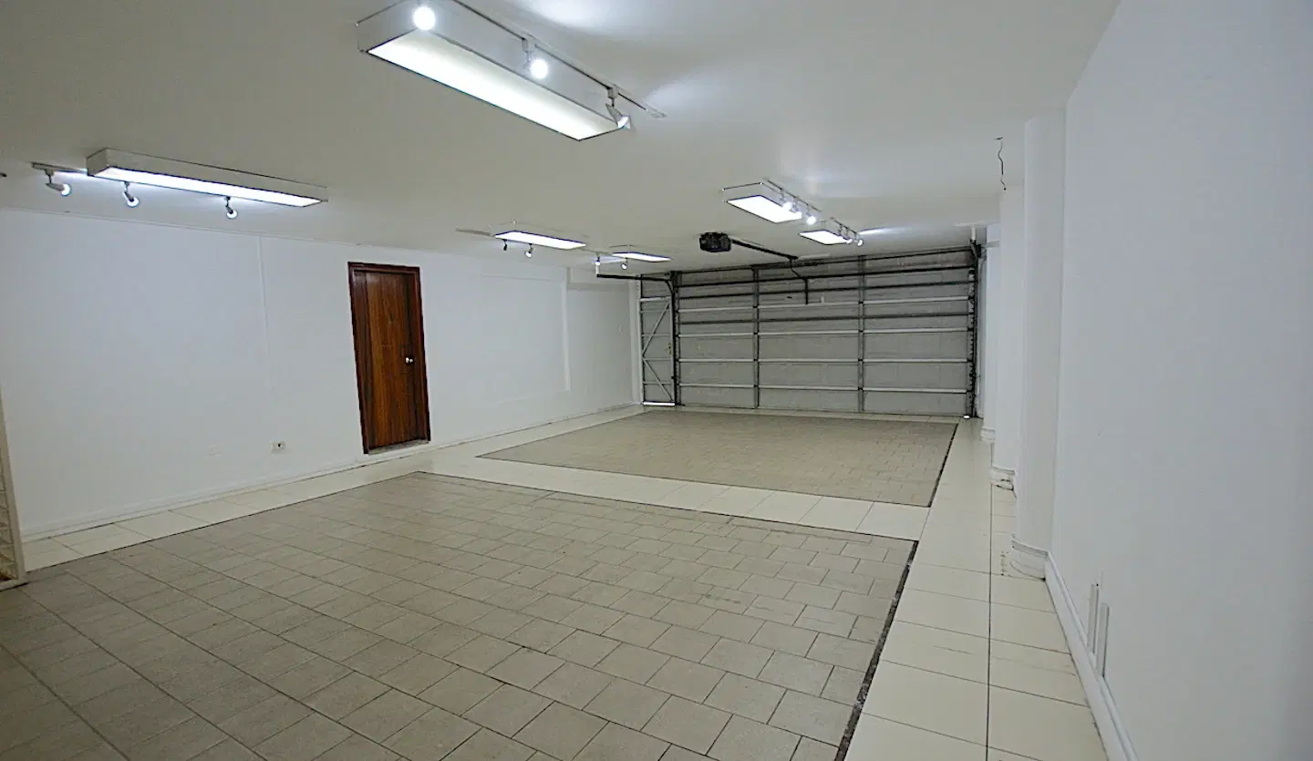 Commercial at Mata Redonda