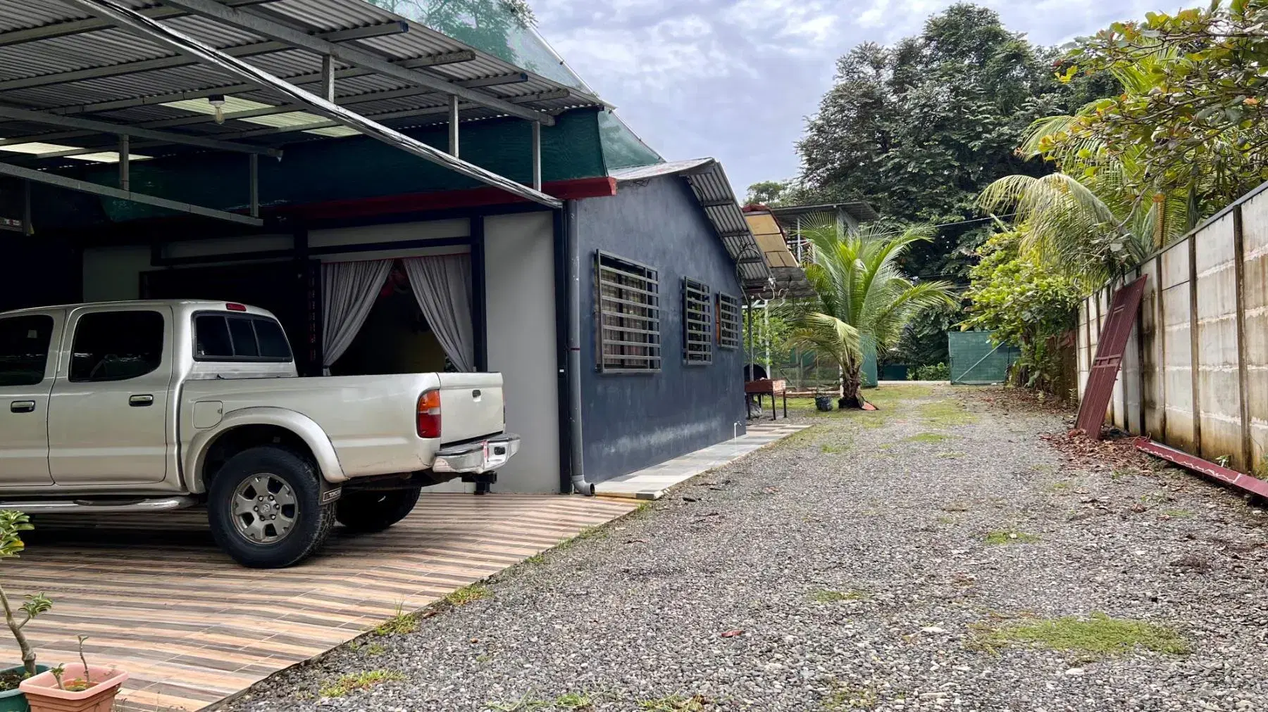 Land at Bahía Ballena