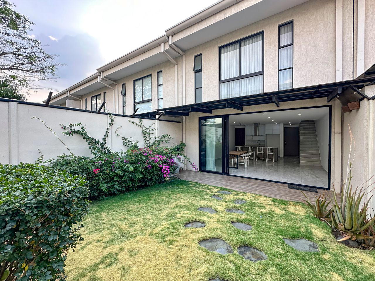 Propiedad en Condominio Lindora 43
