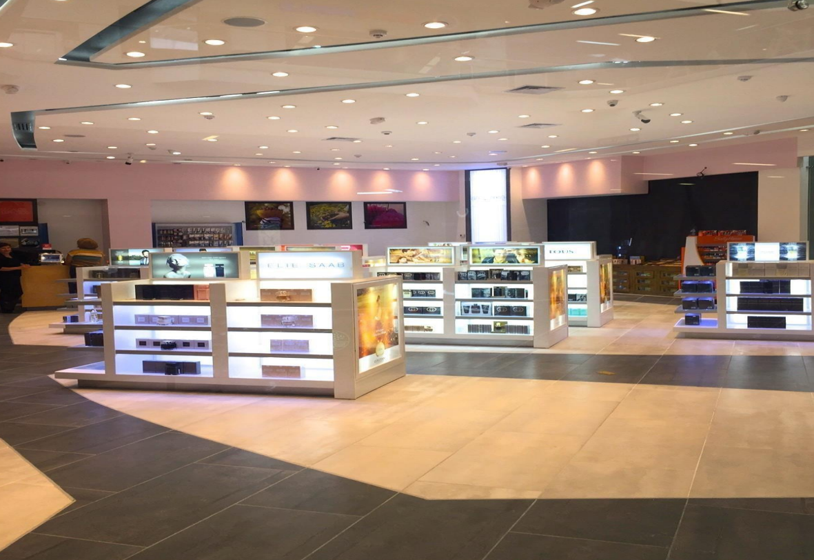 Comercial en Paseo de las Flores