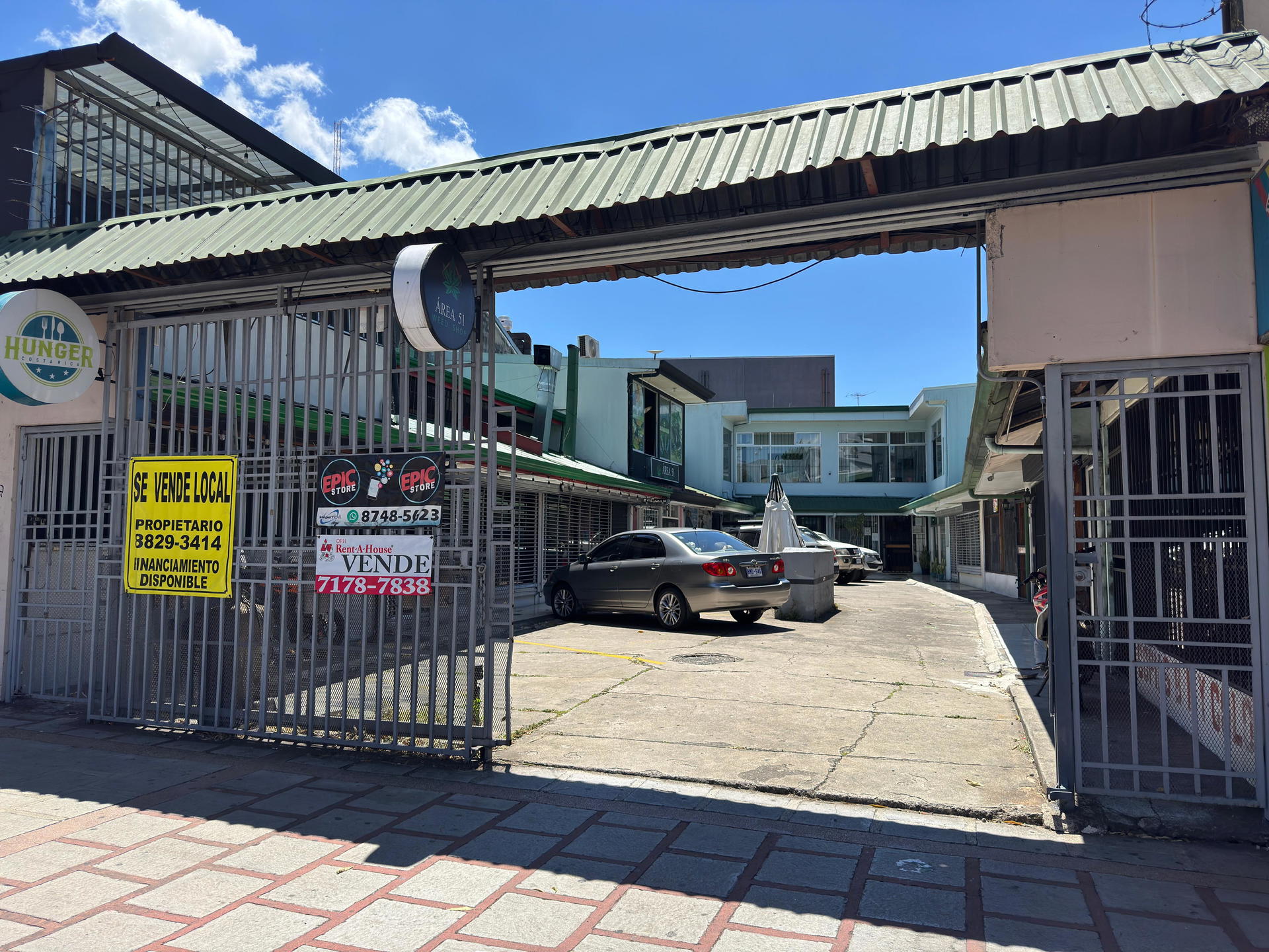 Comercial en El Carmen