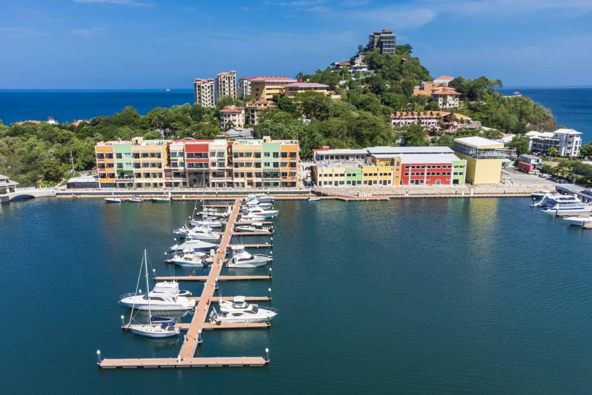 Comercial en Santa Cruz