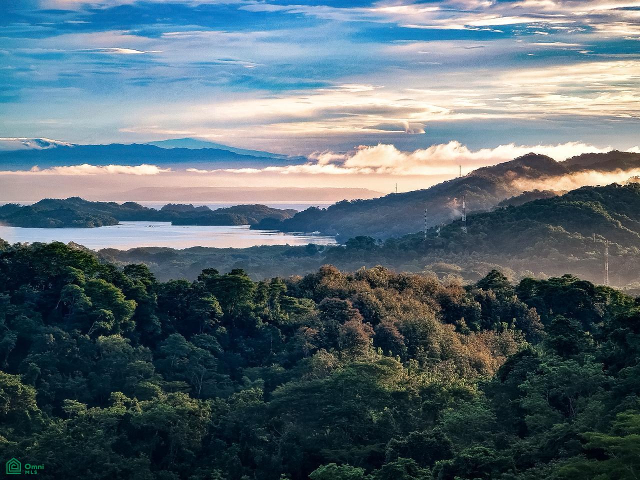 Land at Puntarenas