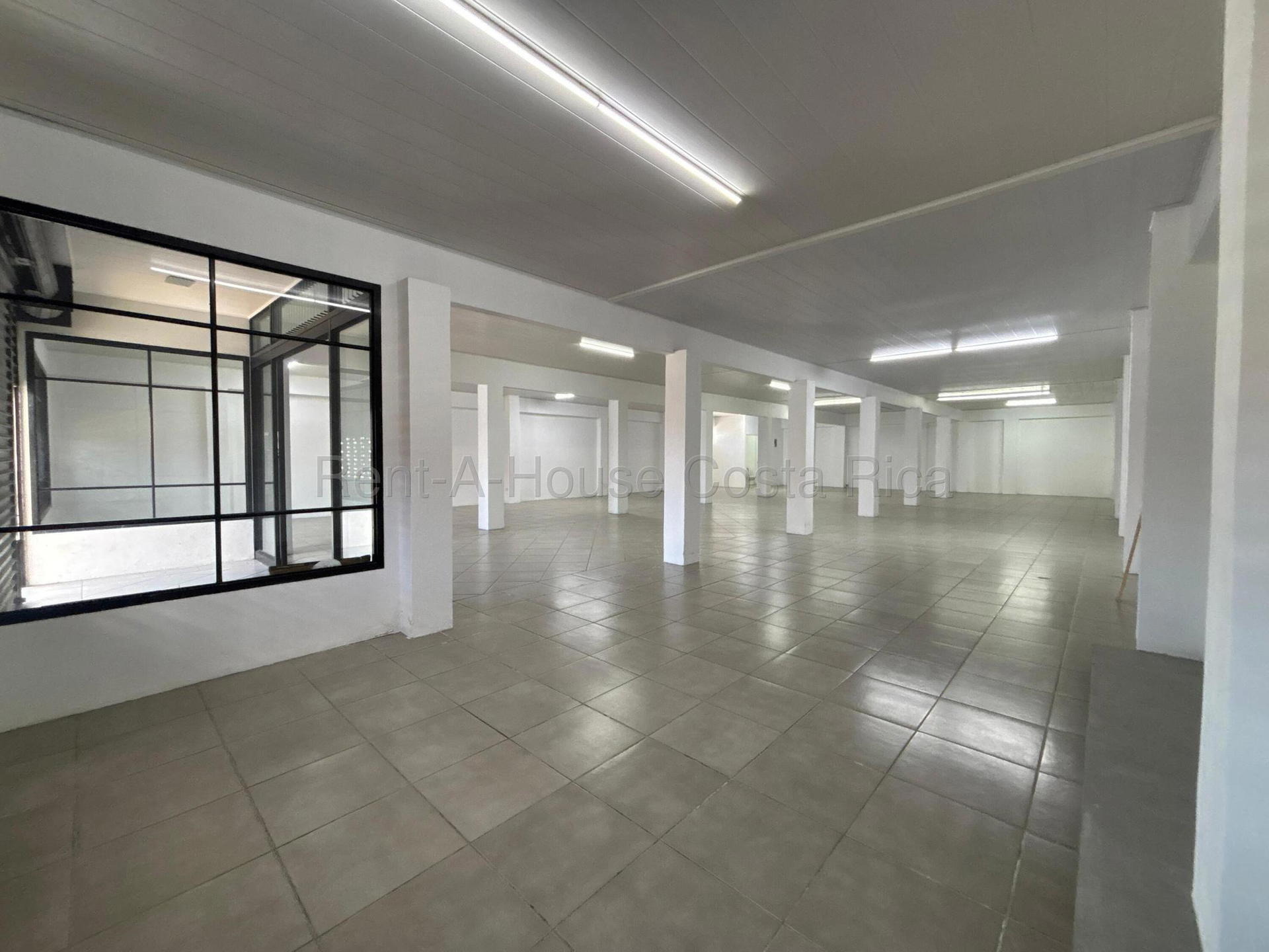 Comercial en San Isidro