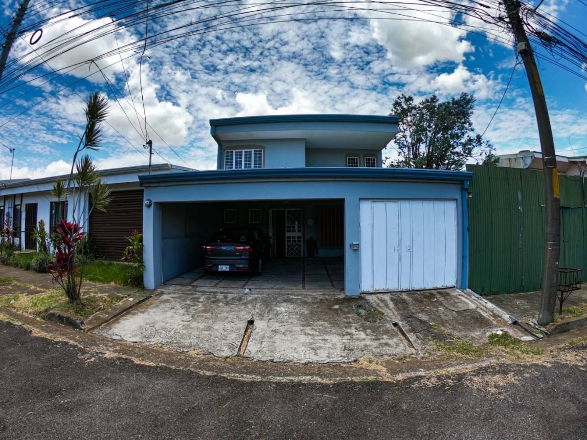 Casa en Uruca Centro