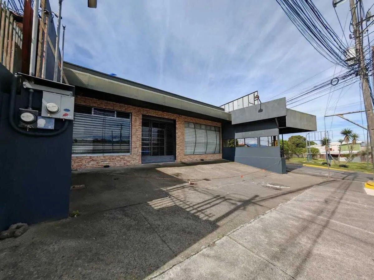 Retail space at San Isidro