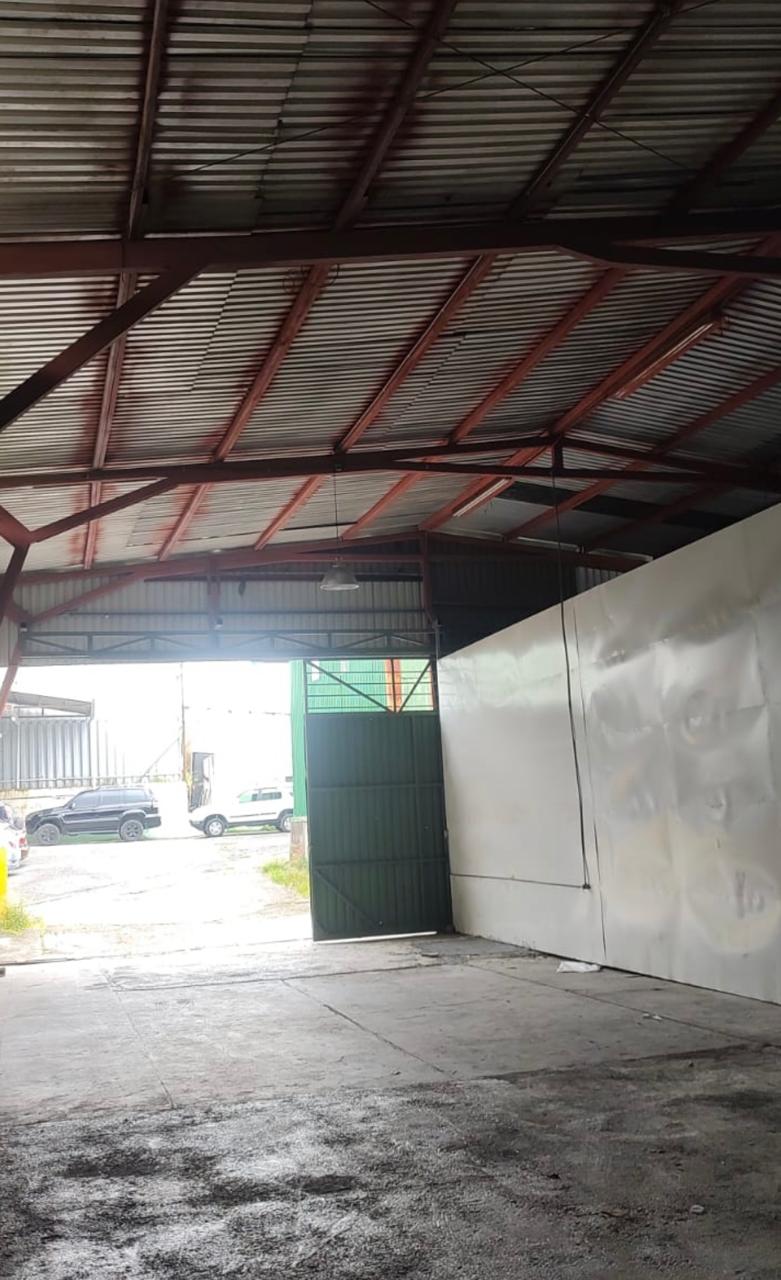Comercial en San Joaquín