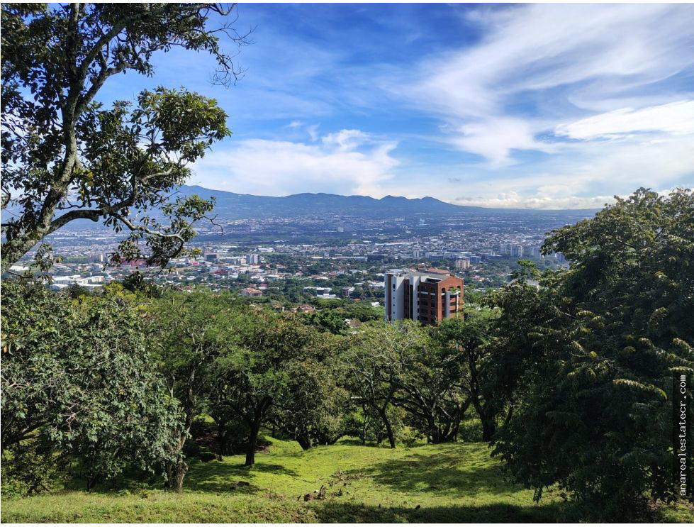 Terreno en Escazú