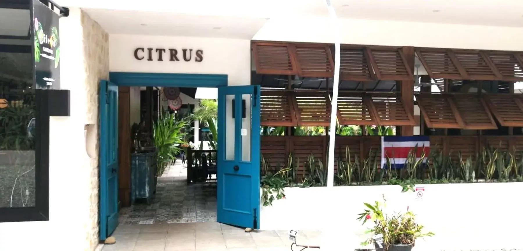 Comercial en Bahía Ballena