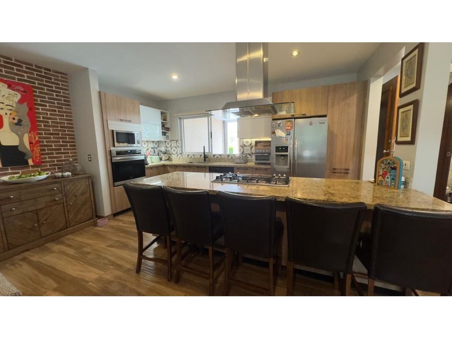 Espectacular Casa en venta 3 niveles 221m2. Pozos, Santa Ana.