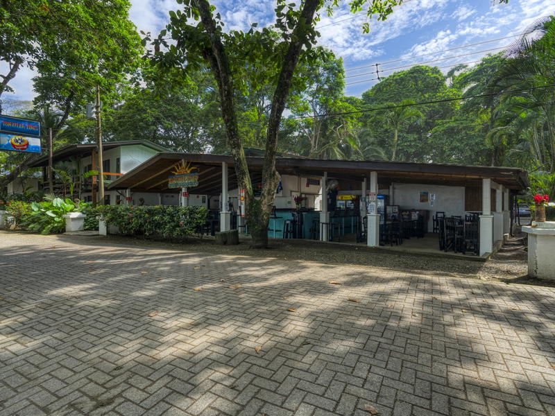 Comercial en Bahía Ballena