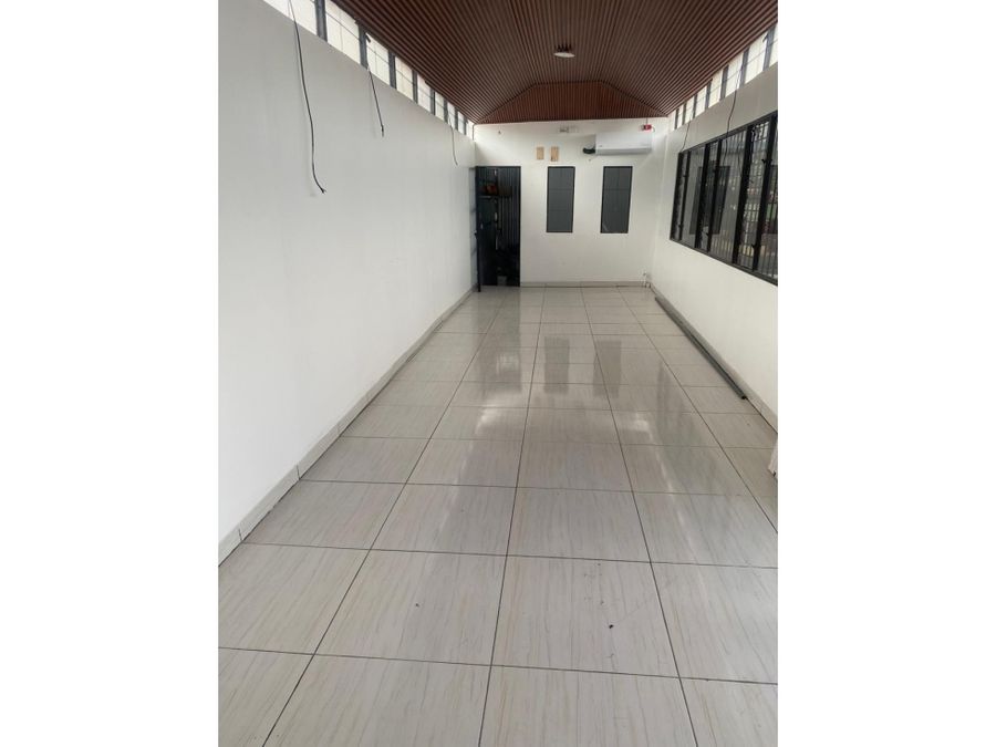 Comercial en Paraíso