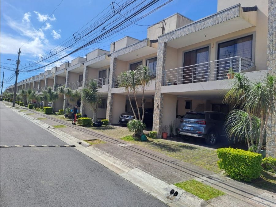 Casa en Condominio Valle Alto