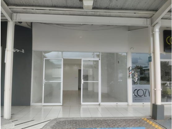 Comercial en Centro Comercial Lagunillas