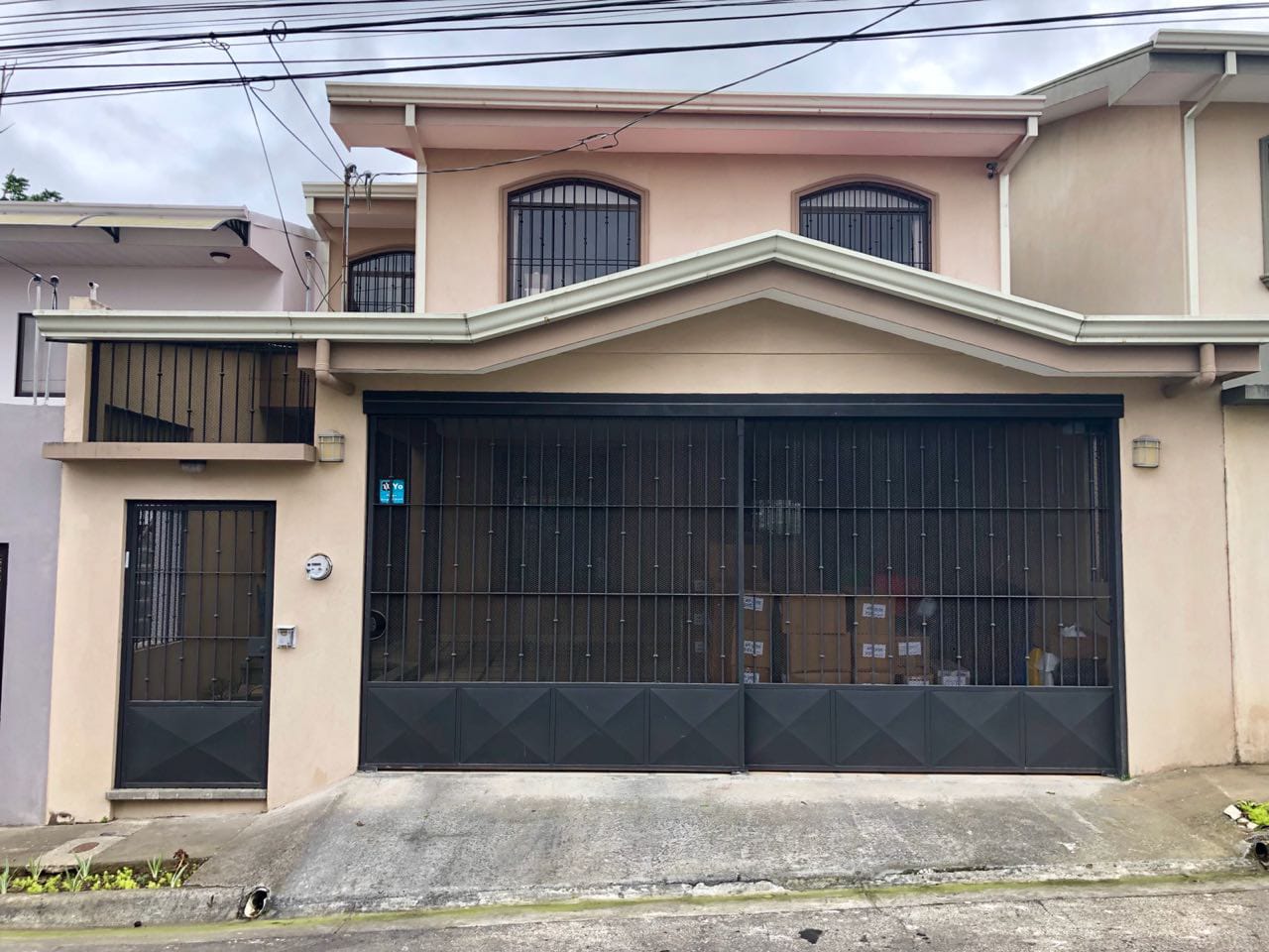 Se  vende casa en residencial en el Carmen de Guadalupe