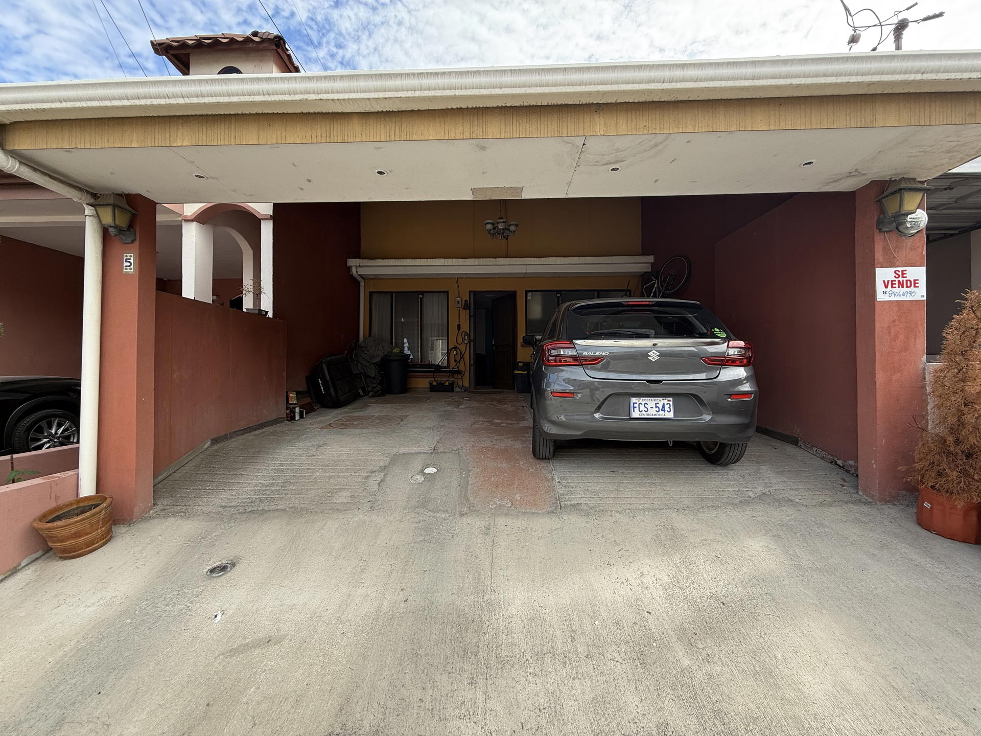 House at Cinco Esquinas