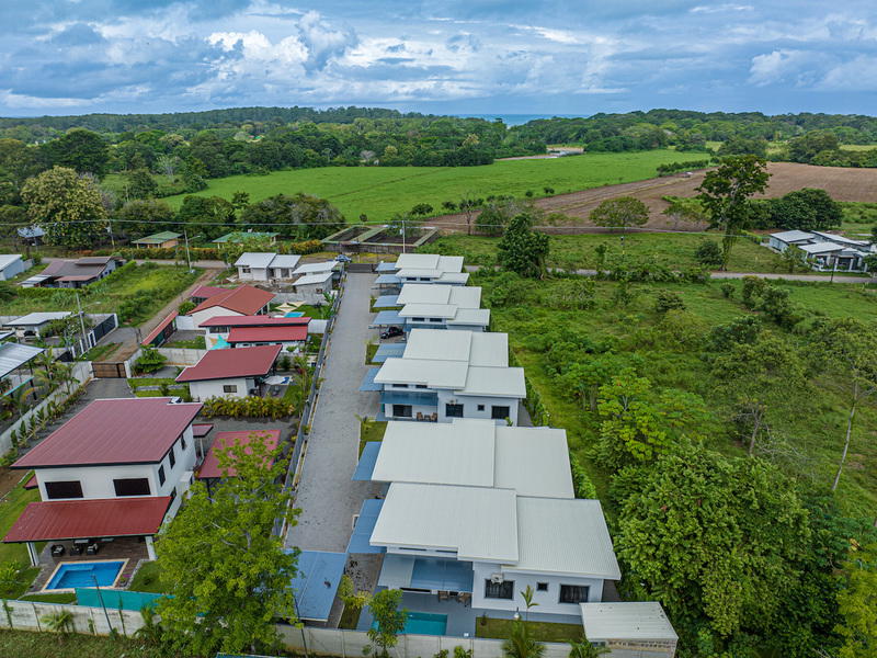 Comercial en Bahía Ballena
