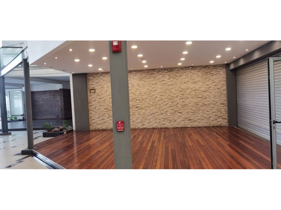 Comercial en Mercedes