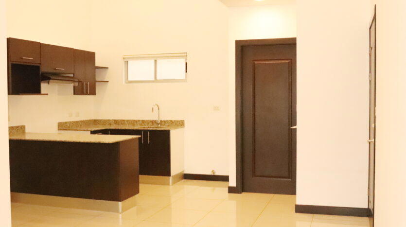 Se alquila hermoso apartamento en Condominio en La Guácima de Alajuela $800.00