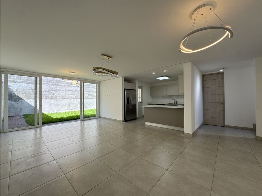 Casa en Condominio Guachipelín 3-10