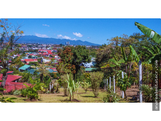 Land at San José
