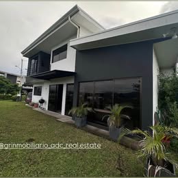 Moderna casa de 3 habitaciones en venta en Grecia