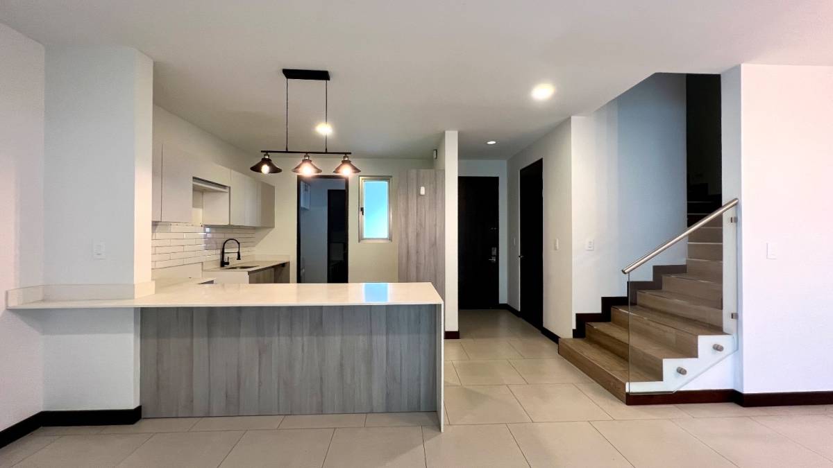¡Se alquila! Casa contemporánea en San Antonio de Escazú