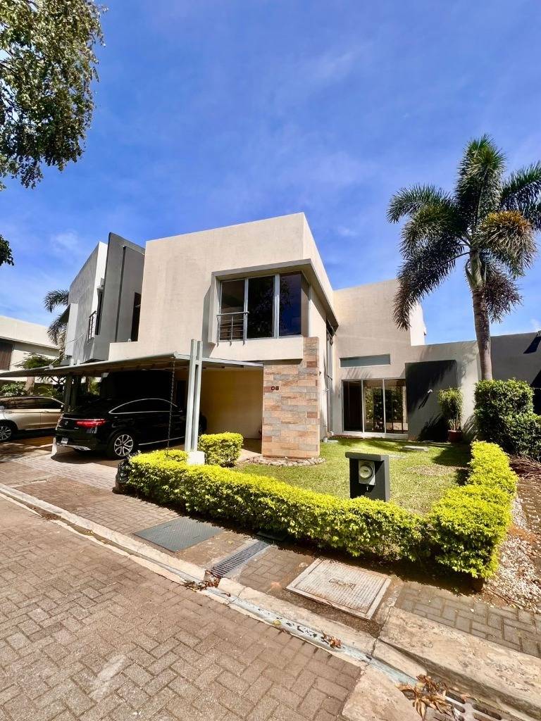 🏡 ¡Casa en alquiler en La Guácima de Alajuela