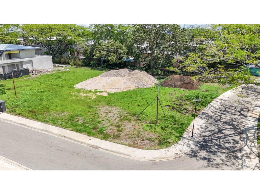 Land at Latitud Lindora