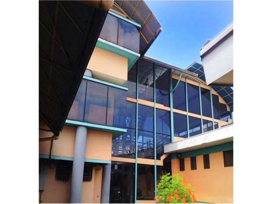 Edificio en Heredia