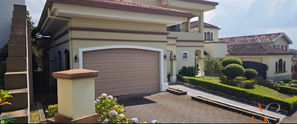 House at Condominio Vistas de Altamonte