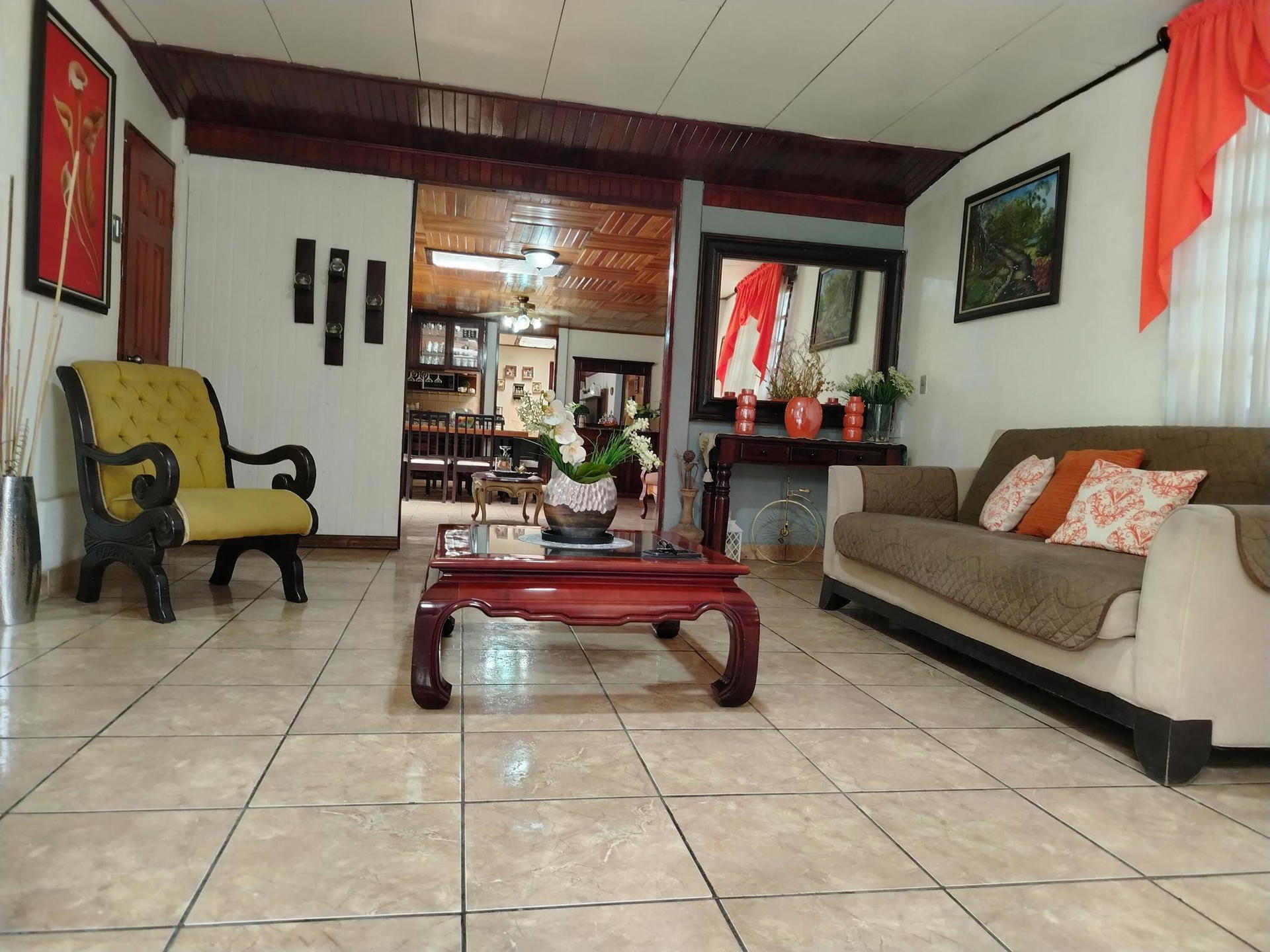 Comercial en Pozos