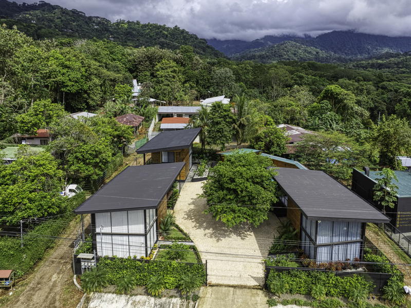 Comercial en Bahía Ballena