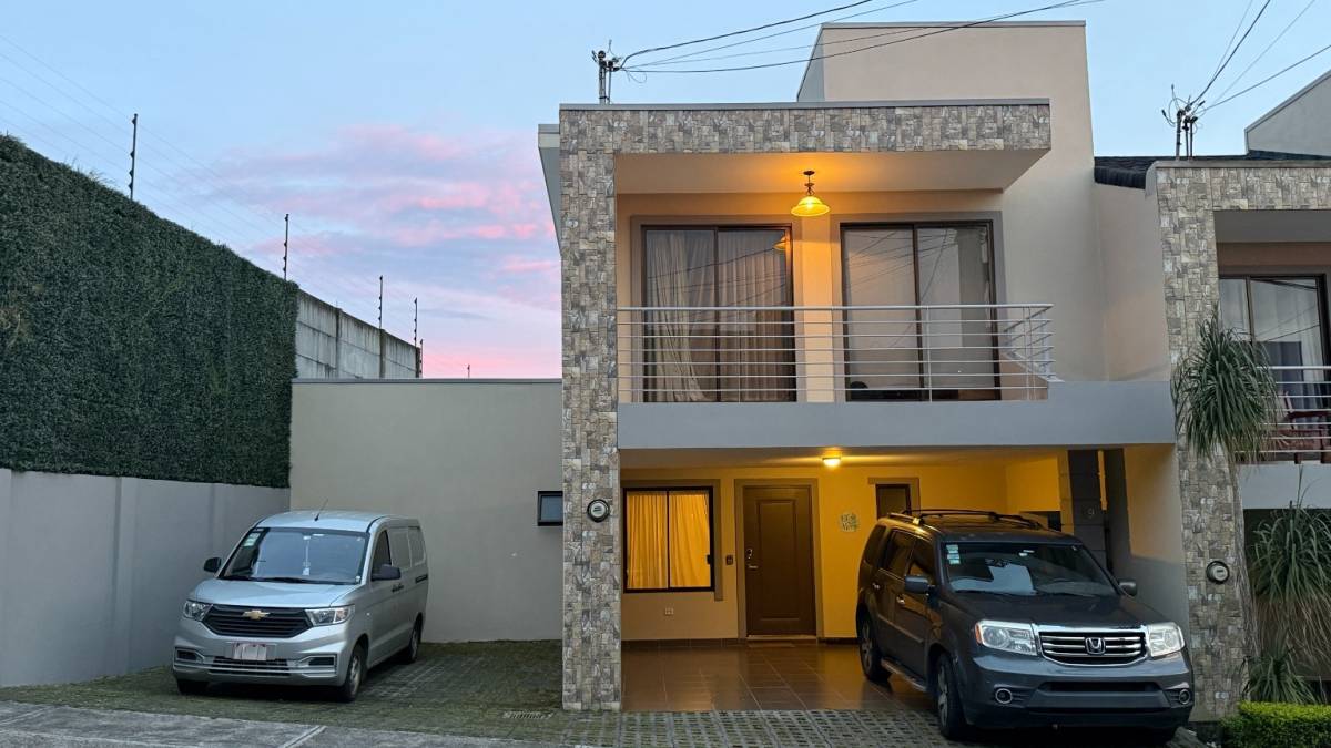 Casa en Condominio Valle Alto