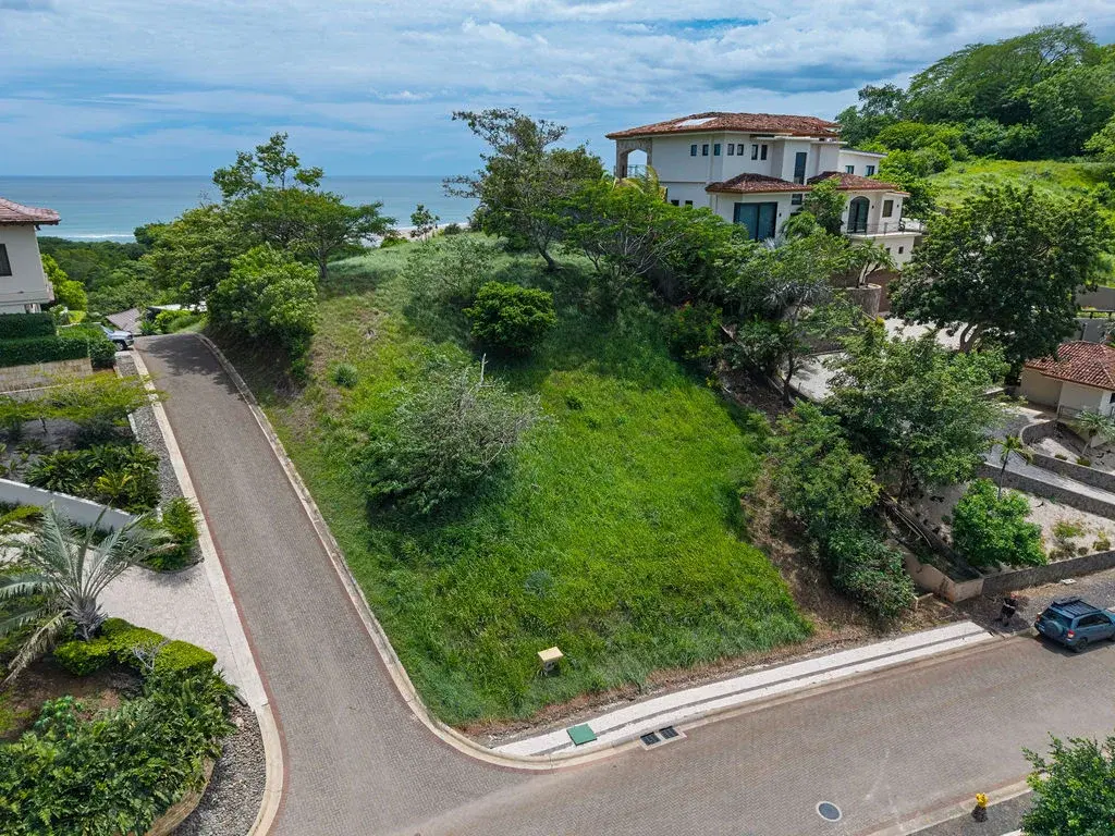 Land at Tamarindo