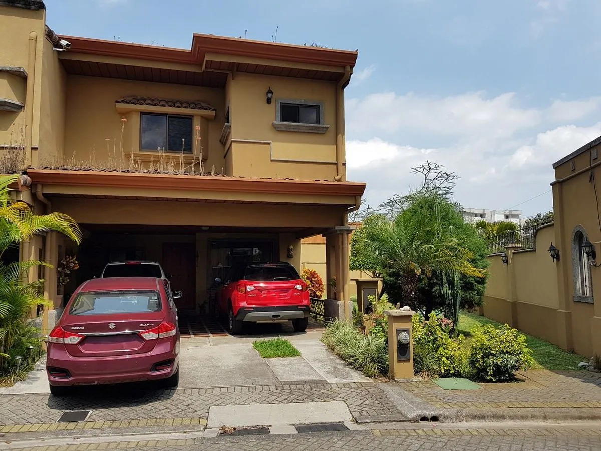 Casa en Condominio Calle Colonial