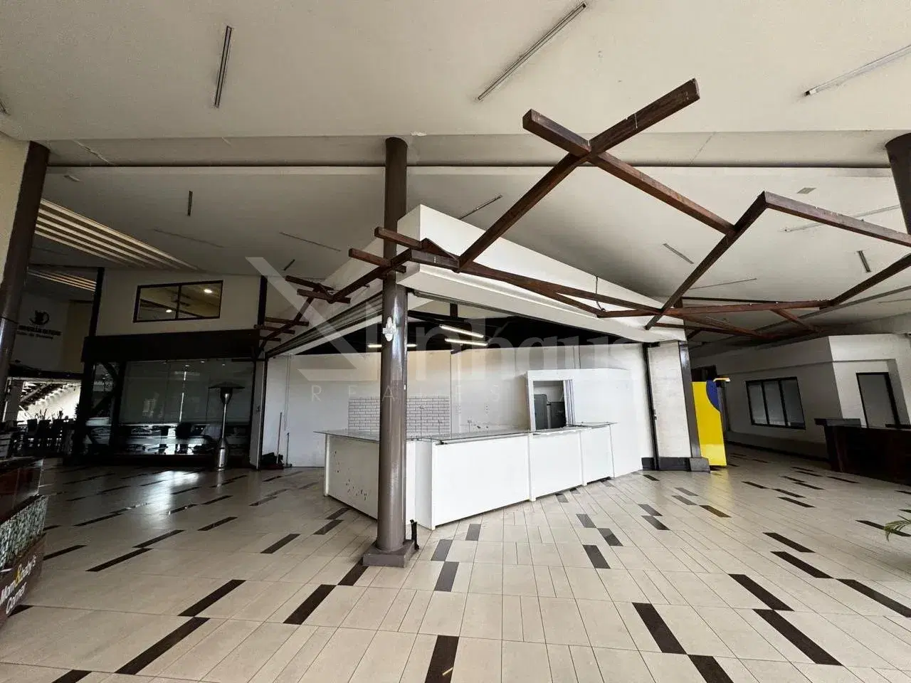 Commercial at San Pedro
