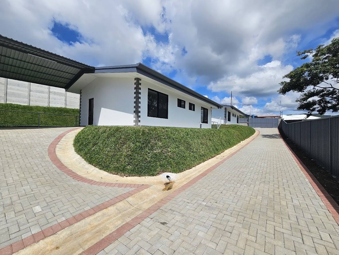 Hermosa casa, nueva para una vida comoda con su propia piscina